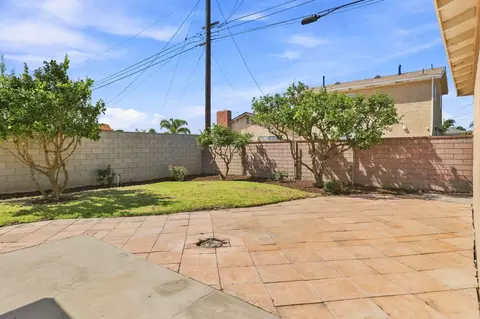 Exterior - 823 W Roderick Ave, Oxnard, CA 93030 photo 3 of 8