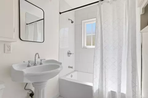 Bath - 823 W Roderick Ave, Oxnard, CA 93030 photo 3 of 3