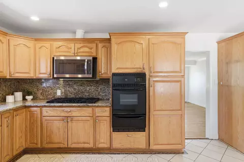 Kitchen - 823 W Roderick Ave, Oxnard, CA 93030 photo 3 of 3