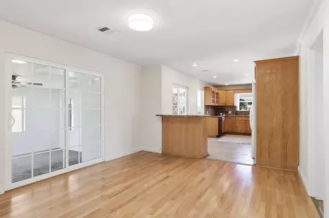 Living - 823 W Roderick Ave, Oxnard, CA 93030 photo 4 of 5