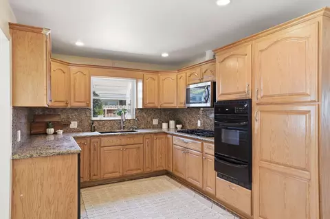 Kitchen - 823 W Roderick Ave, Oxnard, CA 93030 photo 2 of 3