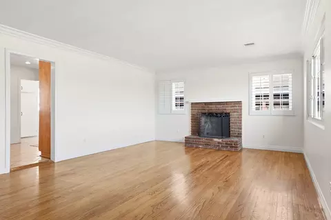 Living - 823 W Roderick Ave, Oxnard, CA 93030 photo 2 of 5