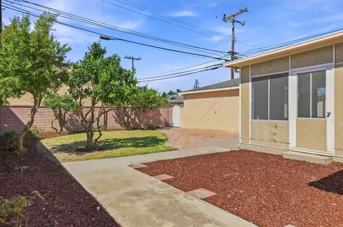 Exterior - 823 W Roderick Ave, Oxnard, CA 93030 photo 5 of 8