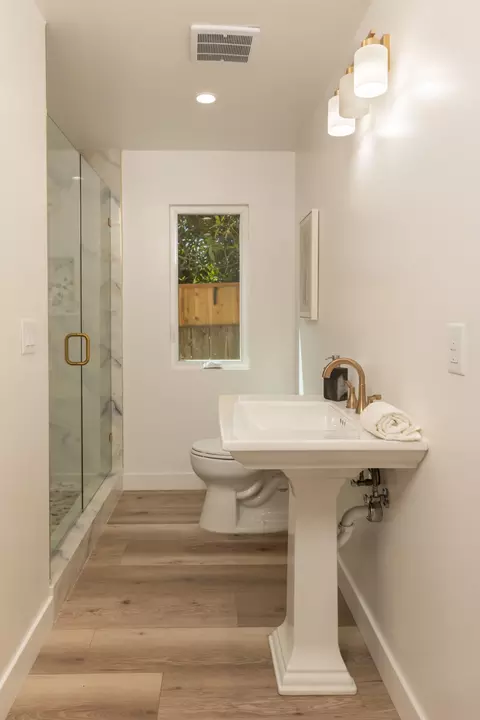 Bath - 652 Tabor Ln, Montecito, CA 93108 photo 2 of 2
