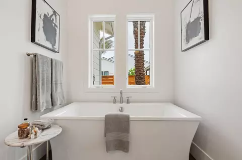 Bath - 3270 Polo Way, Carpinteria, CA 93013 photo 2 of 6