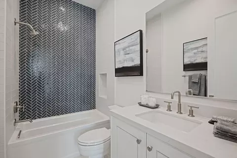 Bath - 3270 Polo Way, Carpinteria, CA 93013 photo 5 of 6
