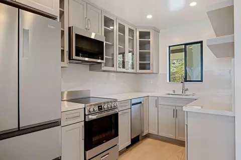 Kitchen - 3375 Foothill Rd UNIT 1132, Carpinteria, CA 93013 photo 2 of 2