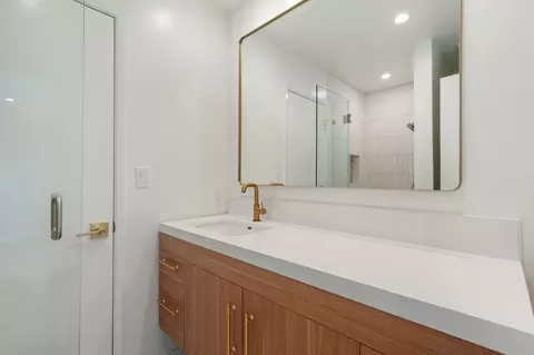 Bath - 3375 Foothill Rd UNIT 1132, Carpinteria, CA 93013 photo 2 of 2