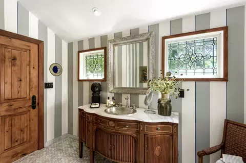 Bath - 275 Butterfly Ln, Montecito, CA 93108 photo 2 of 2