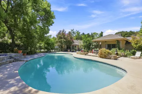 Exterior - 921 Shokat Dr, Ojai, CA 93023 photo 3 of 6