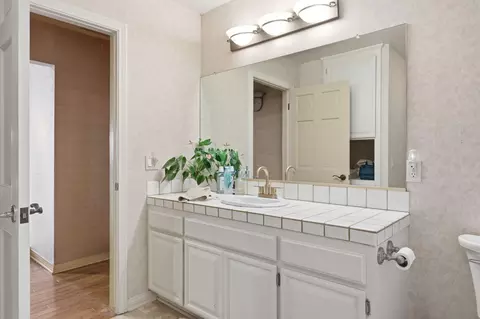 Bath - 921 Shokat Dr, Ojai, CA 93023 photo 5 of 5