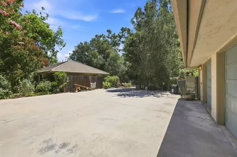 Exterior - 921 Shokat Dr, Ojai, CA 93023 photo 5 of 6