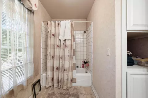 Bath - 921 Shokat Dr, Ojai, CA 93023 photo 4 of 5