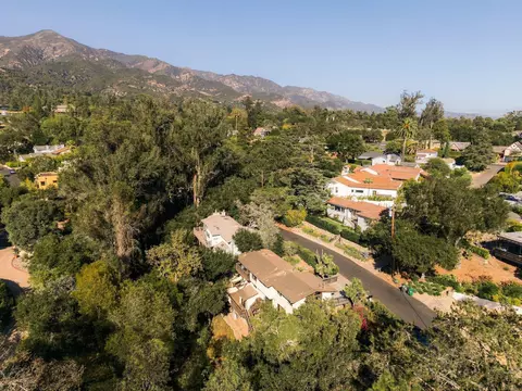View/Area - 910 Chelham Way, Montecito, CA 93108 photo 3 of 5