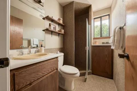 Bath - 910 Chelham Way, Montecito, CA 93108 photo 4 of 5