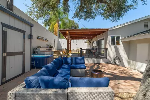 Exterior - 125 Oak Dr, Oak View, CA 93022 photo 13 of 22