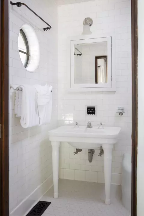 Bath - 779 Ayala Ln, Montecito, CA 93108 photo 3 of 3