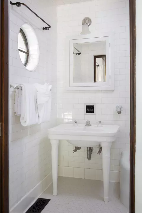 Bath - 779 Ayala Ln, Montecito, CA 93108 photo 3 of 3
