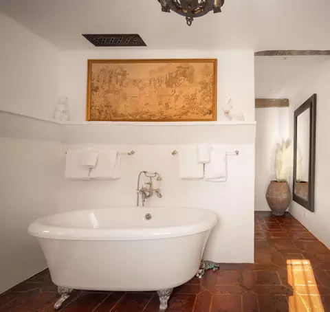 Bath - 779 Ayala Ln, Montecito, CA 93108 photo 2 of 3