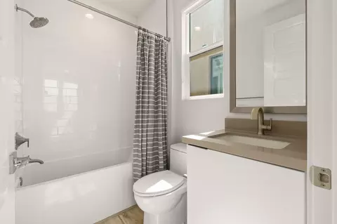Bath - 1066 Canal St, Oxnard, CA 93035 photo 4 of 4