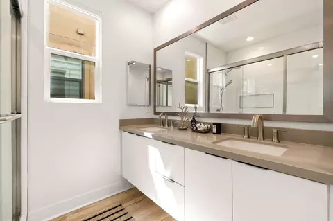 Bath - 1066 Canal St, Oxnard, CA 93035 photo 3 of 4