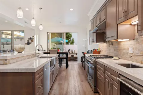 Kitchen - 5306 Sandpiper Way, Oxnard, CA 93035 photo 3 of 4