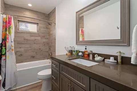 Bath - 5306 Sandpiper Way, Oxnard, CA 93035 photo 3 of 7