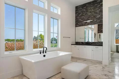Bath - 110 Polo Way, Carpinteria, CA 93013 photo 2 of 5