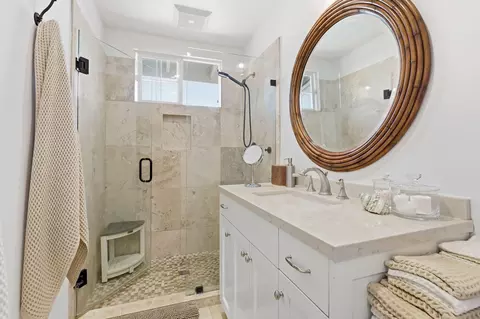 Bath - 1387 Vallecito Pl, Carpinteria, CA 93013 photo 1 of 4