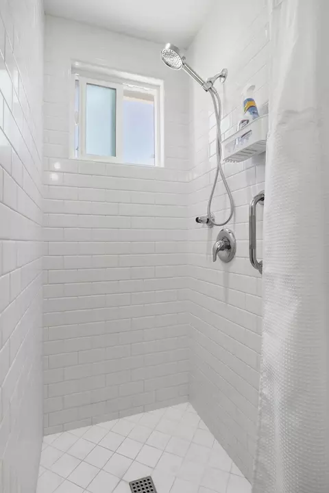 Bath - 1387 Vallecito Pl, Carpinteria, CA 93013 photo 4 of 4