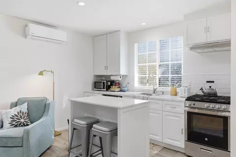 Kitchen - 1387 Vallecito Pl, Carpinteria, CA 93013 photo 6 of 9