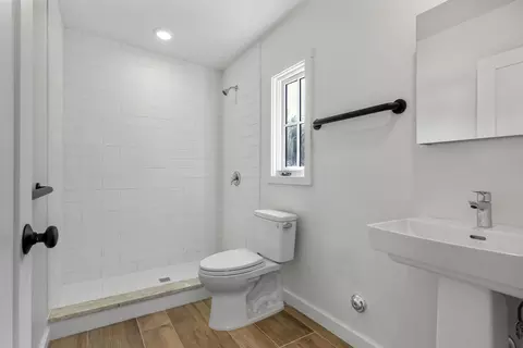 Bath - 533 Pine St, Solvang, CA 93463 photo 3 of 4