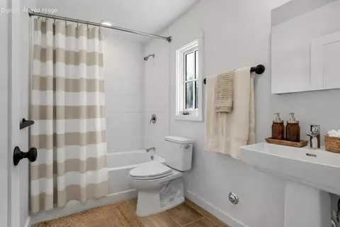 Bath - 533 Pine St, Solvang, CA 93463 photo 4 of 4