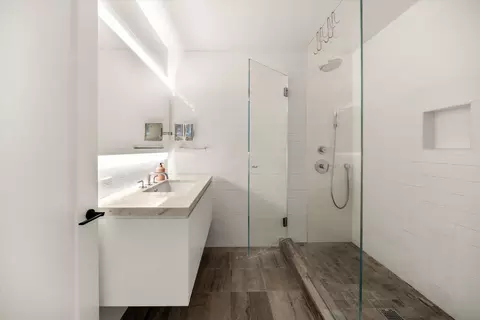 Bath - 1936 N Jameson Ln UNIT C, Montecito, CA 93108 photo 1 of 4