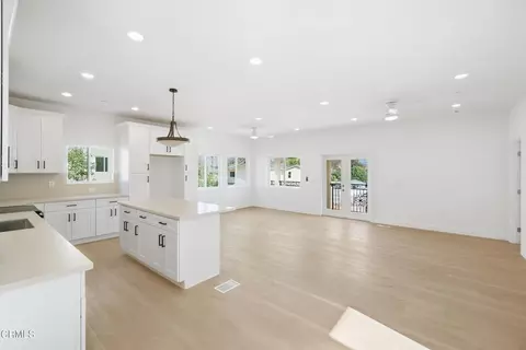 Living - 923 Main St, Piru, CA 93040 photo 2 of 3