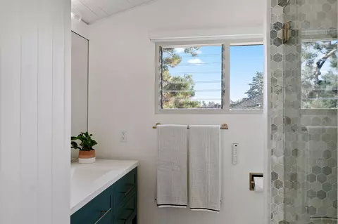 Bath - 180 Hermosillo Rd, Montecito, CA 93108 photo 3 of 11