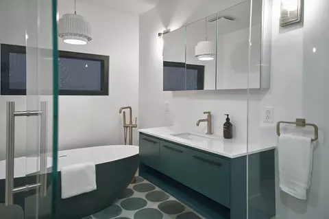 Bath - 180 Hermosillo Rd, Montecito, CA 93108 photo 9 of 11