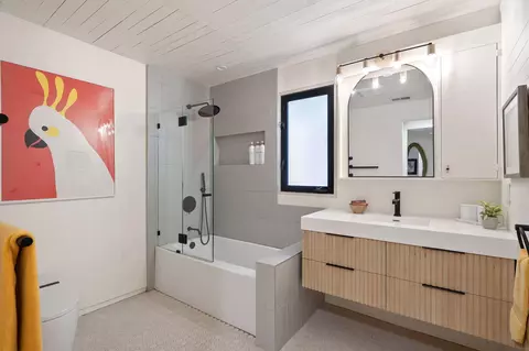Bath - 180 Hermosillo Rd, Montecito, CA 93108 photo 6 of 11
