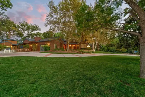 Exterior - 402 S Montgomery St, Ojai, CA 93023 photo 2 of 15