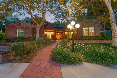 Exterior - 402 S Montgomery St, Ojai, CA 93023 photo 13 of 15