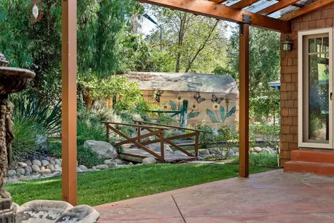Exterior - 402 S Montgomery St, Ojai, CA 93023 photo 8 of 15