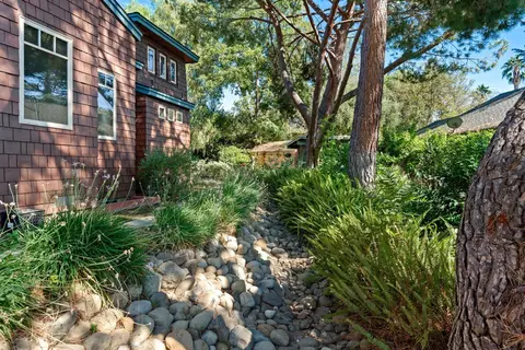 Exterior - 402 S Montgomery St, Ojai, CA 93023 photo 7 of 15