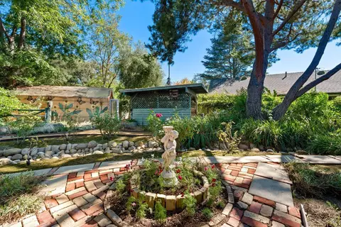 Exterior - 402 S Montgomery St, Ojai, CA 93023 photo 9 of 15