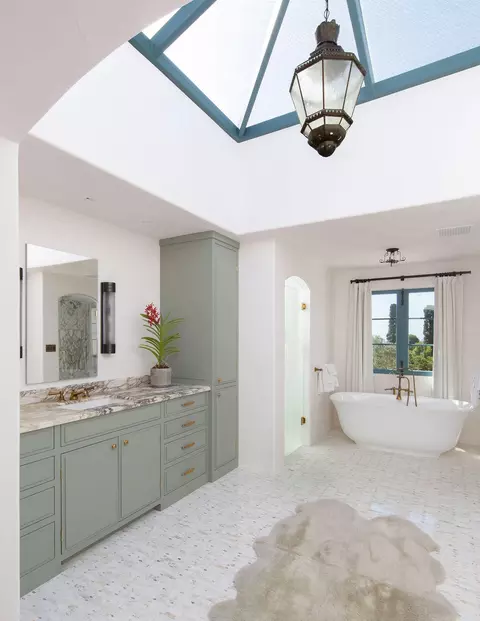 Bath - 680 Buena Vista Dr, Montecito, CA 93108 photo 2 of 2