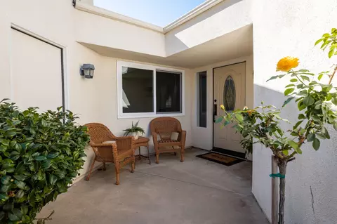 Exterior - 901 Ruby Ave, Ventura, CA 93004 photo 4 of 8