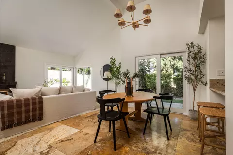Dining - 901 Ruby Ave, Ventura, CA 93004 photo 2 of 4