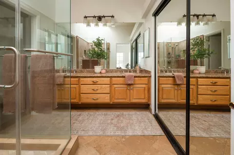 Bath - 901 Ruby Ave, Ventura, CA 93004 photo 3 of 5