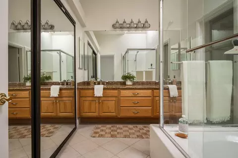 Bath - 901 Ruby Ave, Ventura, CA 93004 photo 4 of 5