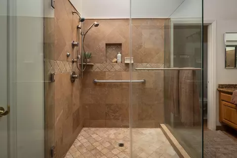 Bath - 901 Ruby Ave, Ventura, CA 93004 photo 2 of 5
