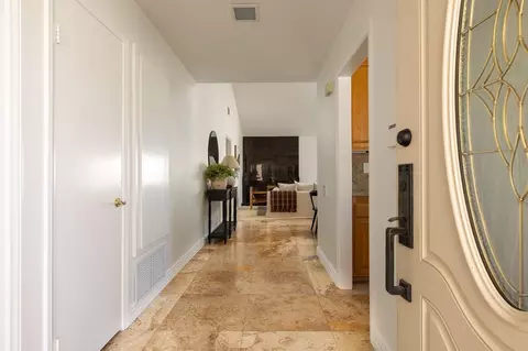 Entry Way - 901 Ruby Ave, Ventura, CA 93004 photo 1 of 1